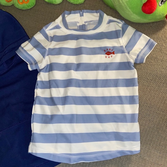 Set/2 babyGap Rashguards (1-s/s 1-l/s) 18-24m EUC - Picture 2 of 10
